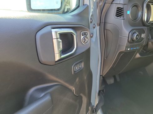 Used 2025 Jeep Wrangler Unlimited Rubicon 4xe w/ Safety Group AWD/4WD image 7