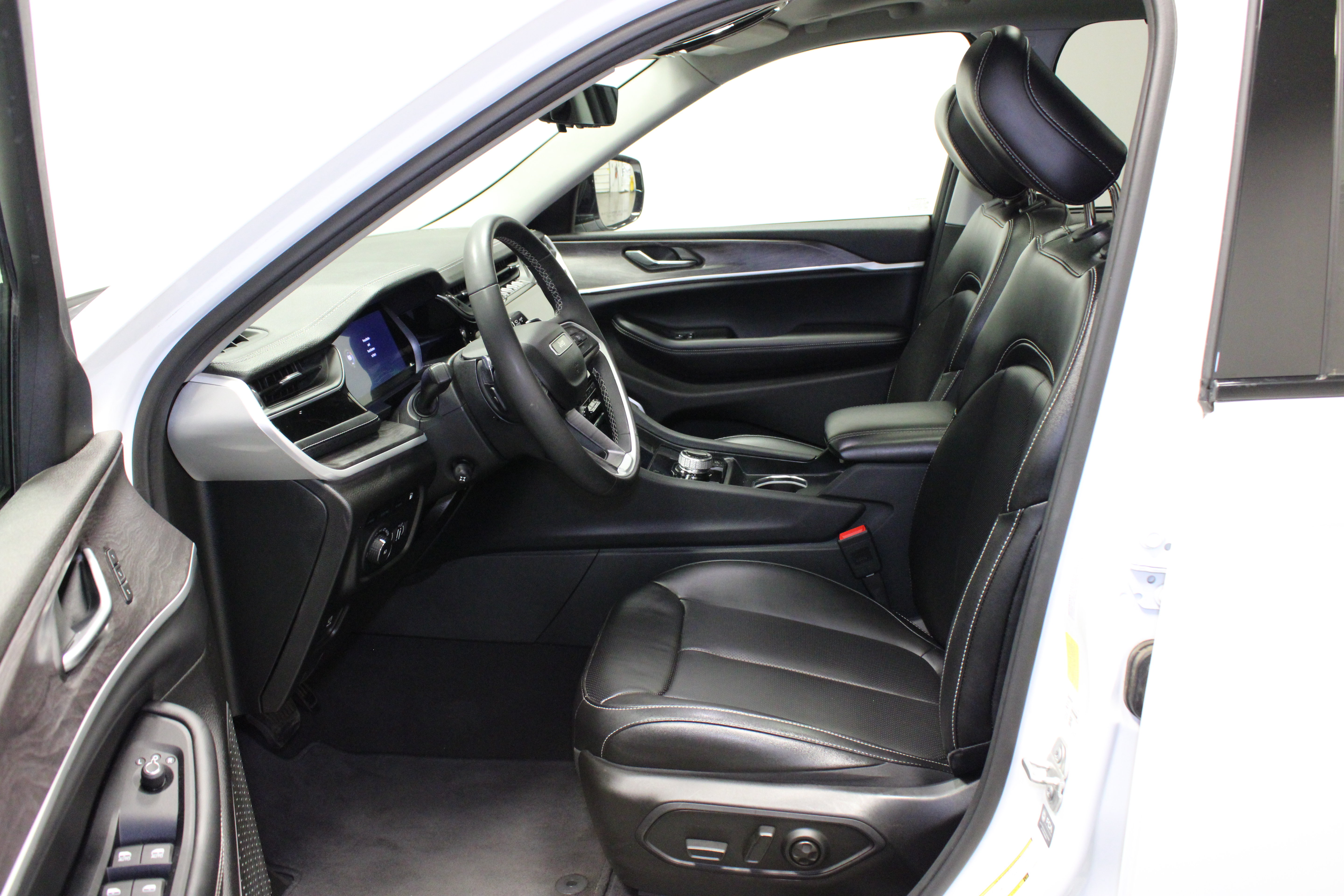 Used 2024 Jeep Grand Cherokee Limited 4xe AWD/4WD image 18