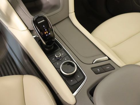 Used 2022 Cadillac XT6 Premium Luxury w/ LPO, Floor Liner Package AWD/4WD image 9