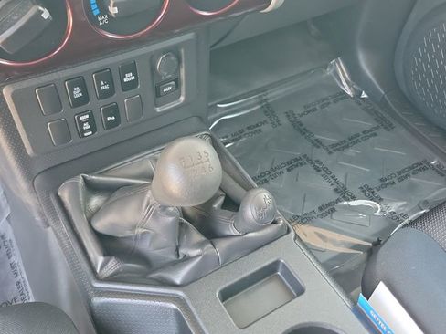 Used 2007 Toyota FJ Cruiser 4WD image 15