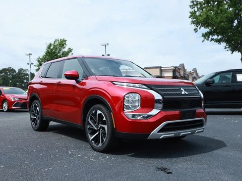 Used 2024 Mitsubishi Outlander SE FWD image 3