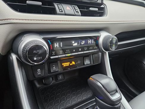 Used 2021 Toyota RAV4 XLE Premium image 23