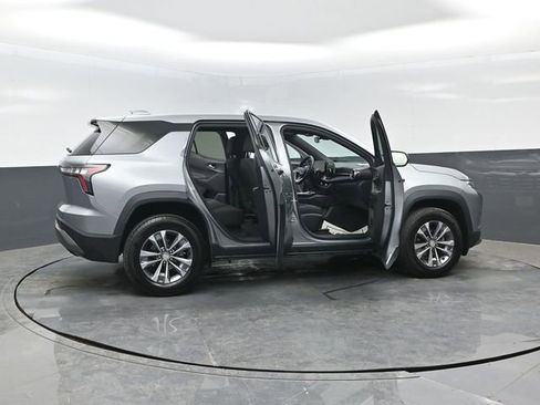 Used 2025 Chevrolet Equinox LT AWD/4WD image 25