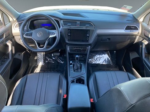 Used 2024 Volkswagen Tiguan SE image 10