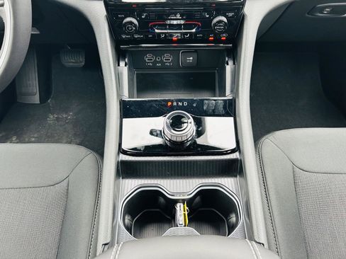 New 2025 Jeep Grand Cherokee Laredo X w/ Luxury Tech Group I image 23