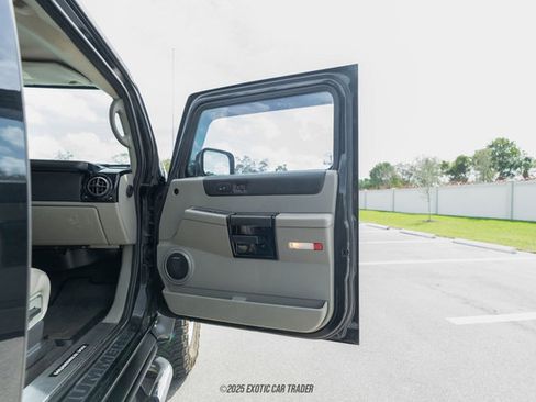 Used 2004 HUMMER H2 w/ Preferred Equipment Group image 54