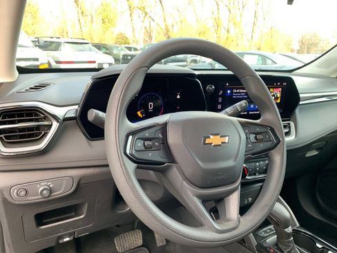 Used 2025 Chevrolet TrailBlazer LT w/ Driver Confidence Package image 32