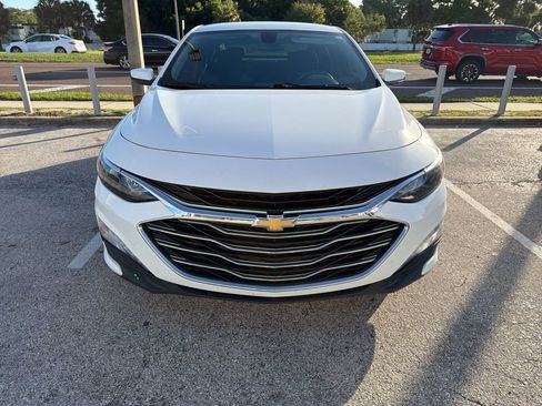 Used 2020 Chevrolet Malibu LT image 2