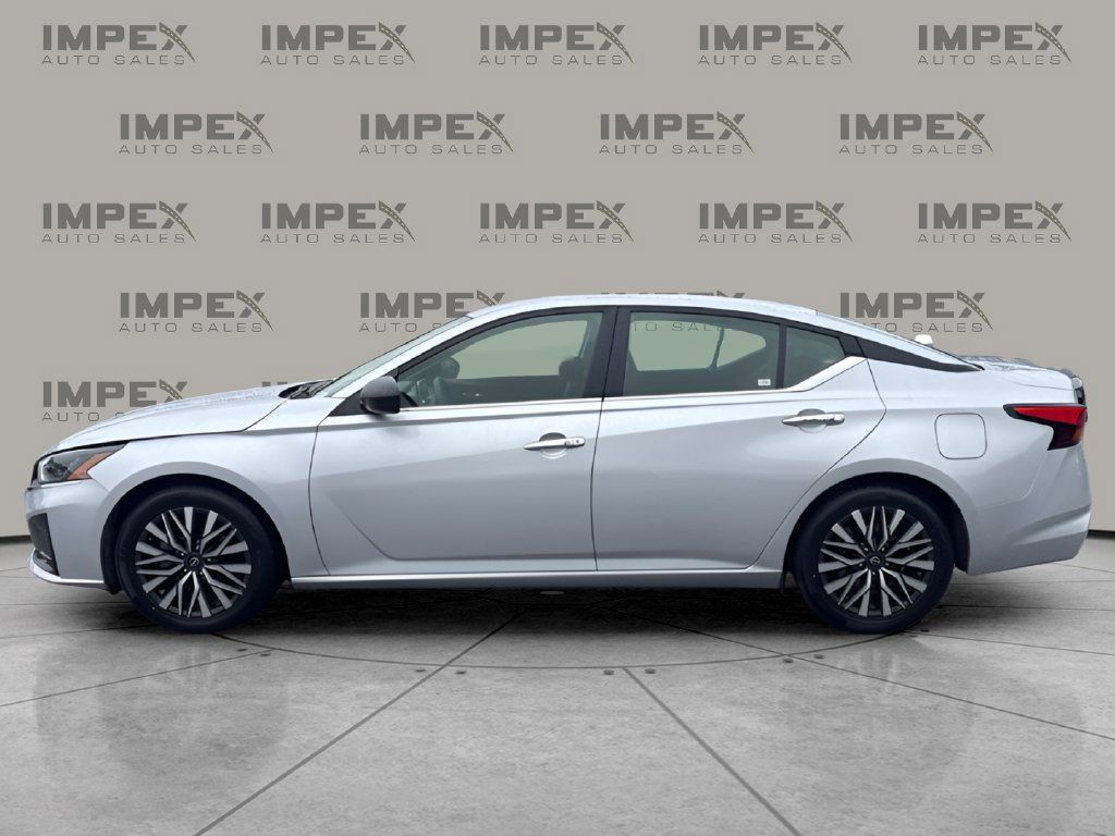 Used 2025 Nissan Altima 2.5 SV FWD image 2