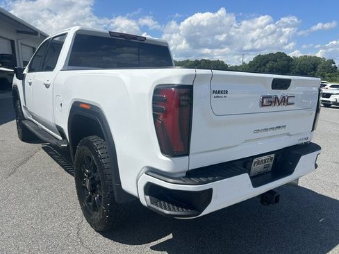Used 2024 GMC Sierra 2500 AT4 w/ Technology Package AWD/4WD image 2