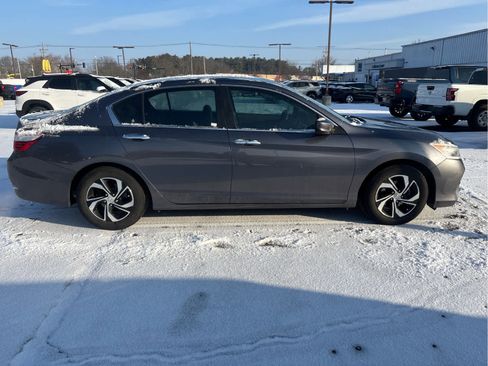 Used 2017 Honda Accord LX image 4