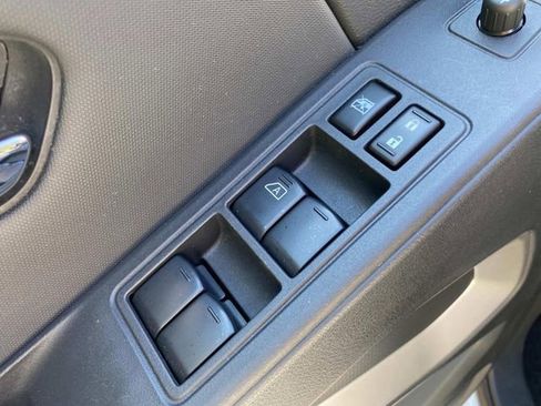Used 2024 Nissan Frontier SV w/ Technology Package AWD/4WD image 13
