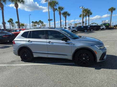 Used 2022 Volkswagen Tiguan SE R-Line image 2