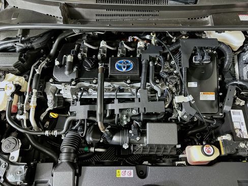 Used 2021 Toyota Corolla LE FWD image 31