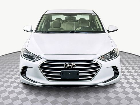Used 2018 Hyundai Elantra SEL image 2