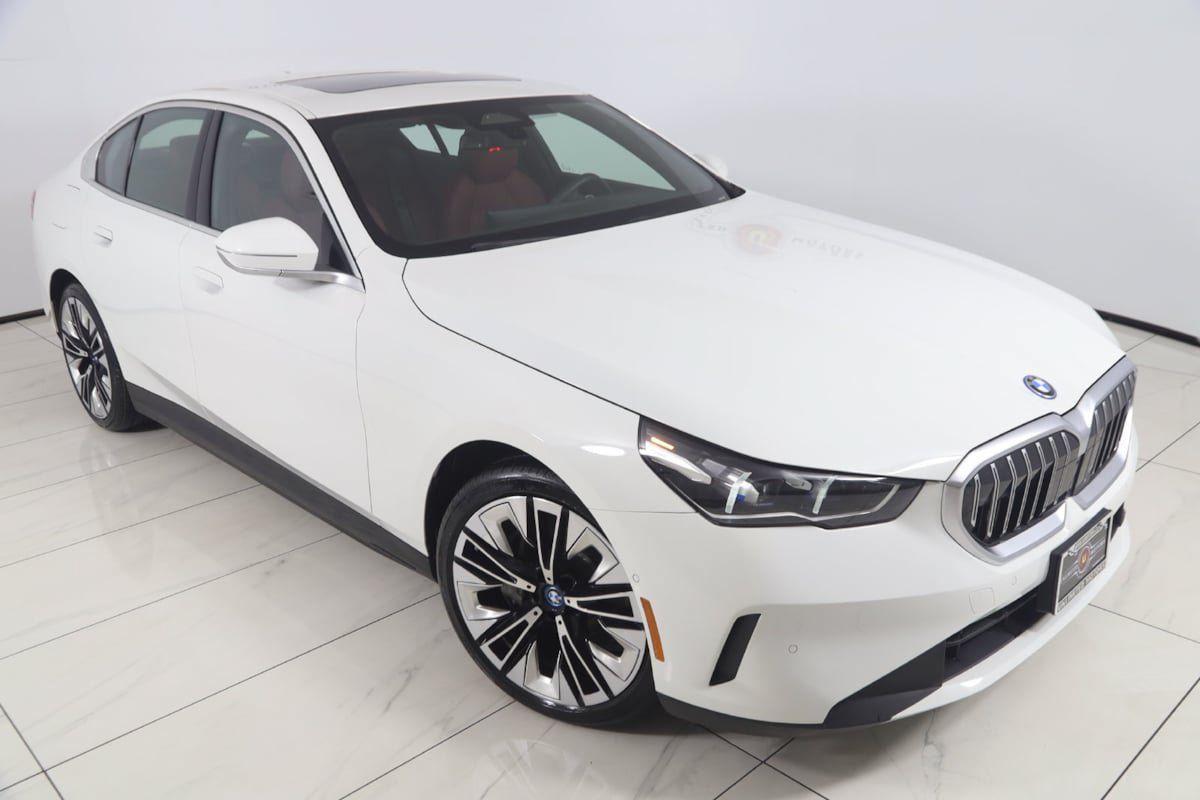 Used 2024 BMW i5 eDrive40i w/ Convenience Package RWD image 17