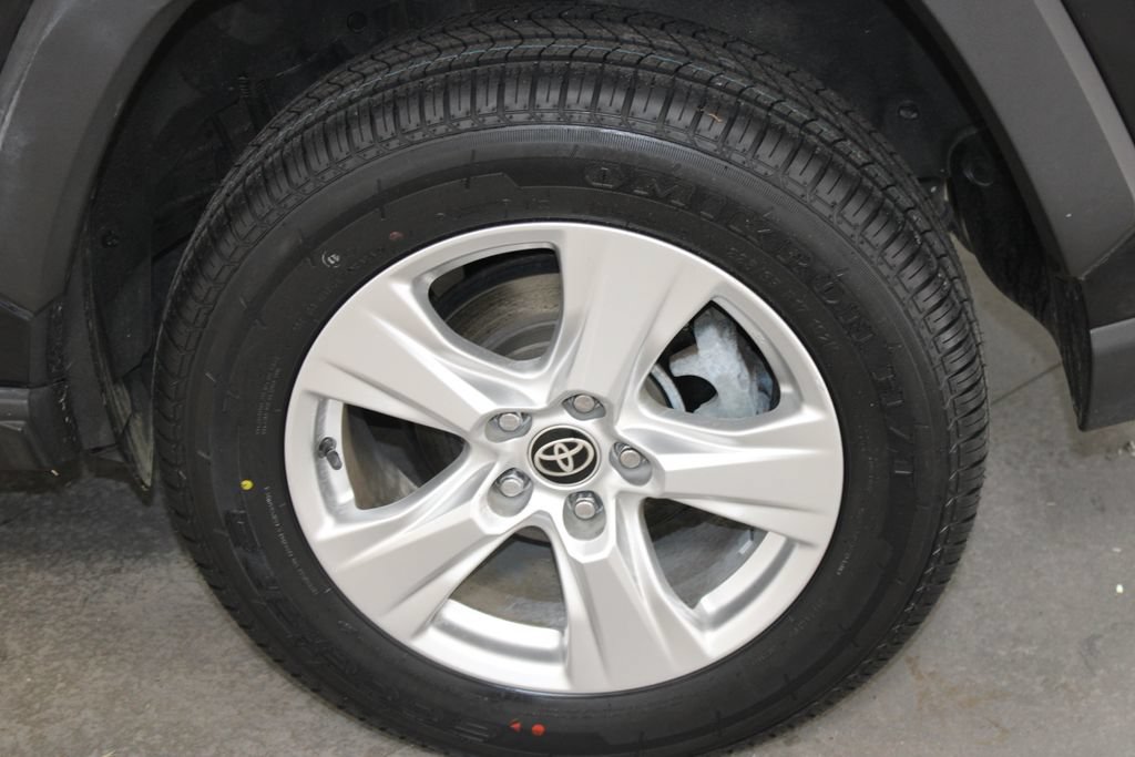 Used 2021 Toyota RAV4 XLE AWD/4WD image 43