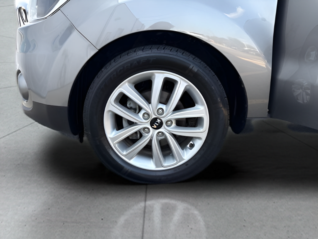 Used 2018 Kia Soul + FWD image 36