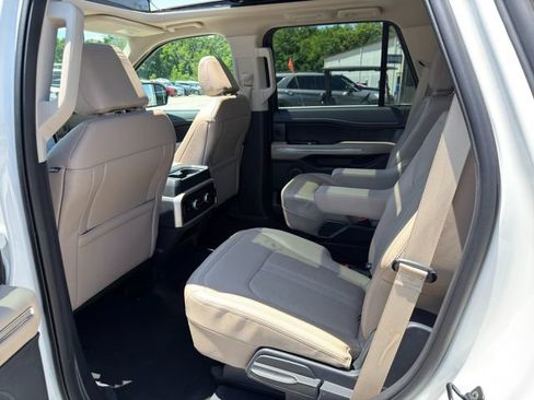 Used 2024 Ford Expedition Limited AWD/4WD image 14