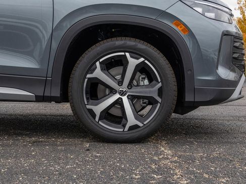 New 2026 Volkswagen Tiguan SE AWD/4WD image 42