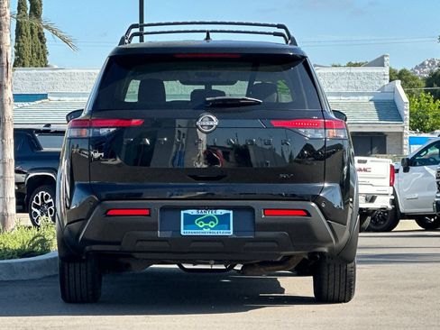 Used 2022 Nissan Pathfinder SV w/ SV Black Package FWD image 5