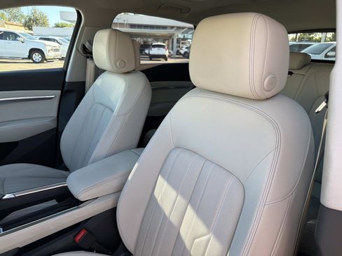 Used 2024 Audi Q8 e-tron Premium Plus image 18