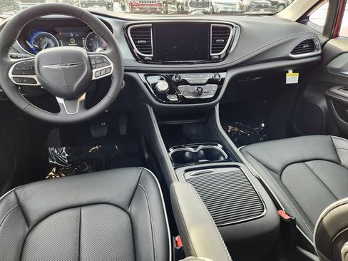 New 2026 Chrysler Pacifica Limited image 10
