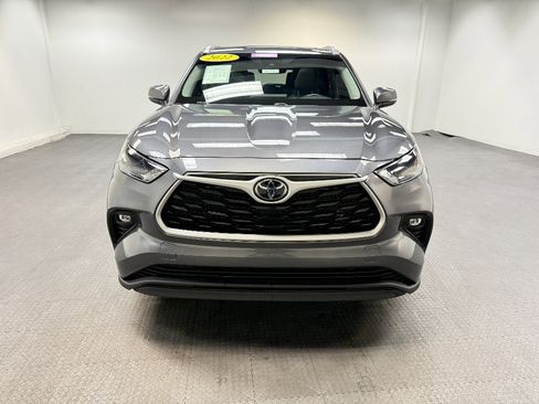 Used 2022 Toyota Highlander XLE AWD/4WD image 10