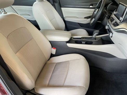 Used 2025 Nissan Altima 2.5 SV FWD image 35