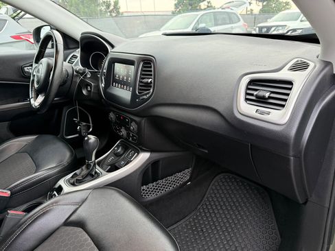Used 2020 Jeep Compass Latitude w/ Cold Weather Group AWD/4WD image 19