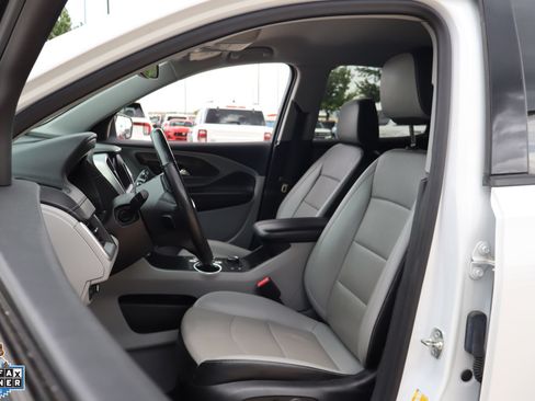 Used 2024 GMC Terrain SLT FWD image 11