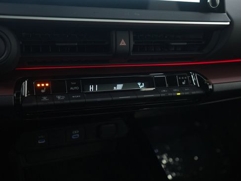 Used 2026 Toyota Prius Plug-In Hybrid image 22