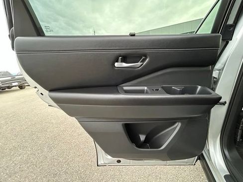 Certified 2025 Nissan Pathfinder SL AWD/4WD image 40