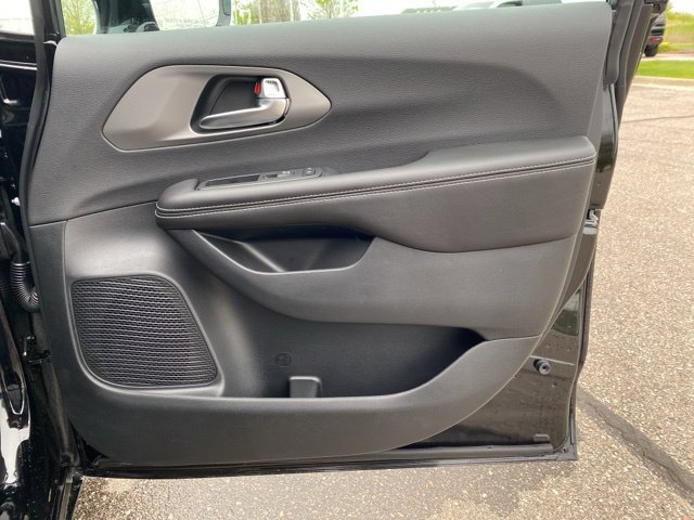 New 2027 Chrysler Pacifica Select FWD image 24