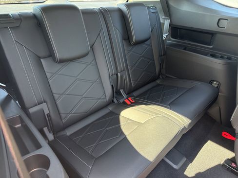 Used 2026 Volkswagen Atlas SE FWD image 24