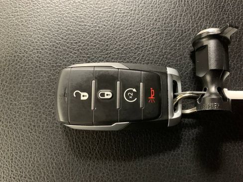 Used 2020 RAM 1500 Big Horn AWD/4WD image 30