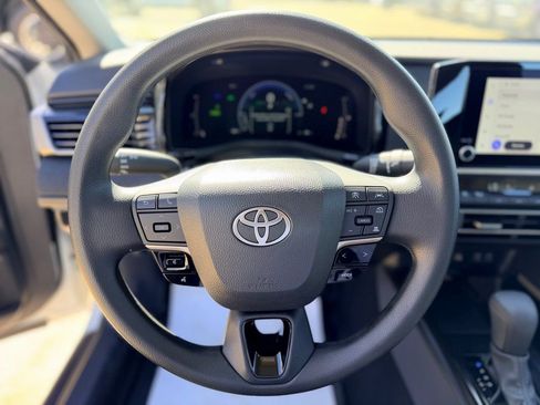 Used 2025 Toyota Camry LE image 12