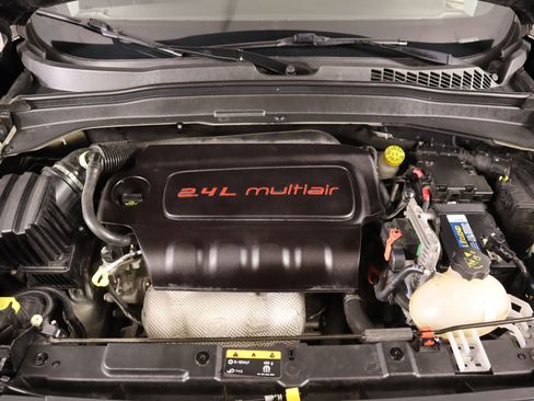 Used 2018 Jeep Renegade Trailhawk w/ UConnect 8.4 Nav Group image 19