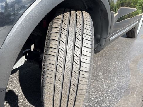 Used 2017 Ford Explorer XLT image 12