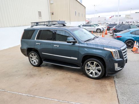 Used 2020 Cadillac Escalade Luxury image 6