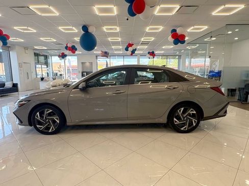 Used 2024 Hyundai Elantra Limited FWD image 4