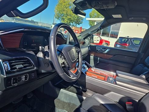 Used 2024 Lincoln Navigator L 4WD image 11