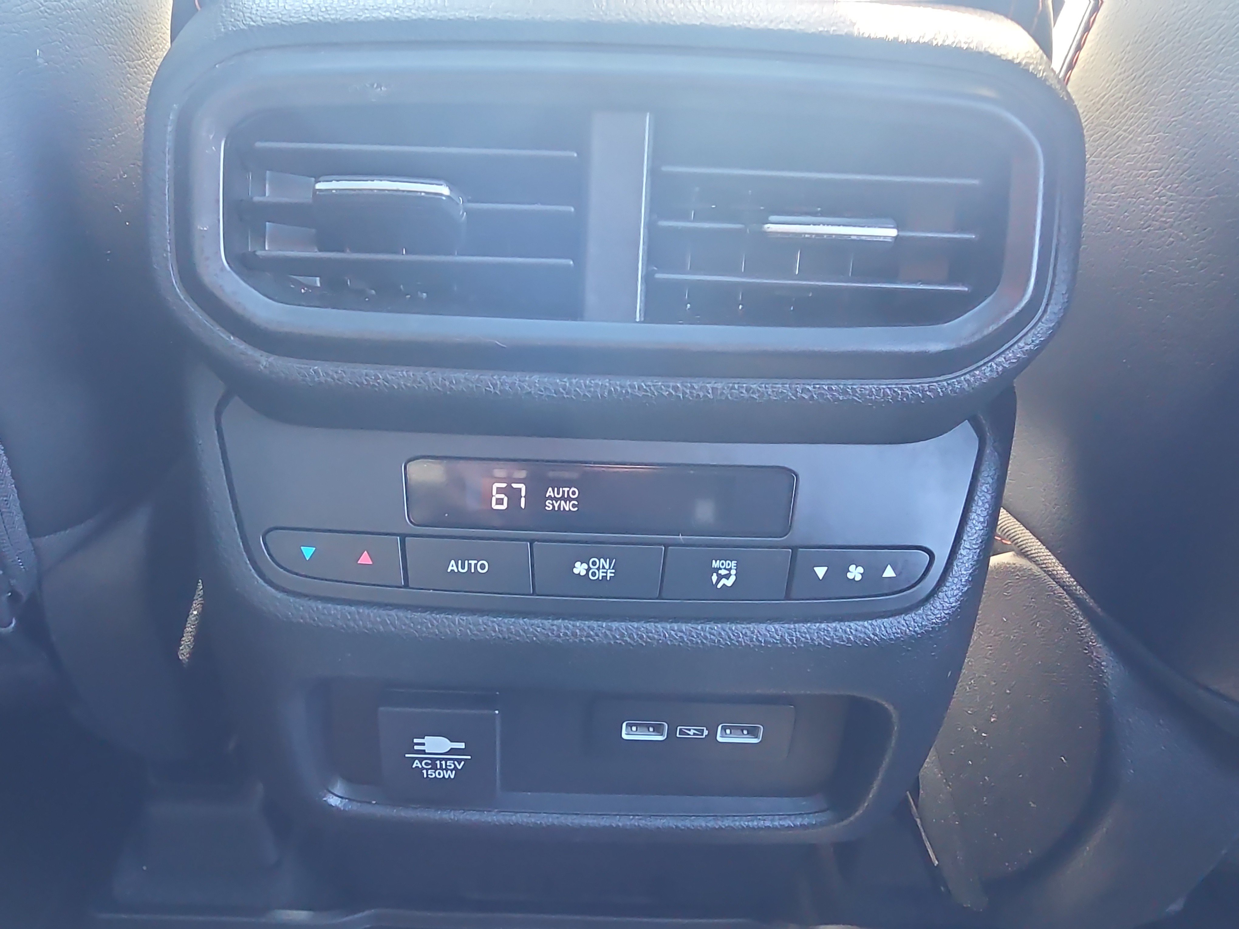 Used 2023 Honda Pilot TrailSport image 16