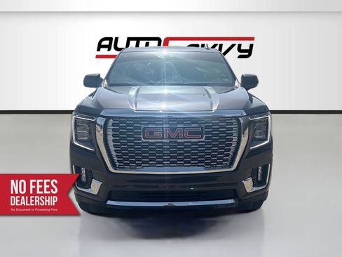 Used 2024 GMC Yukon SLT w/ SLT Luxury Package RWD image 2