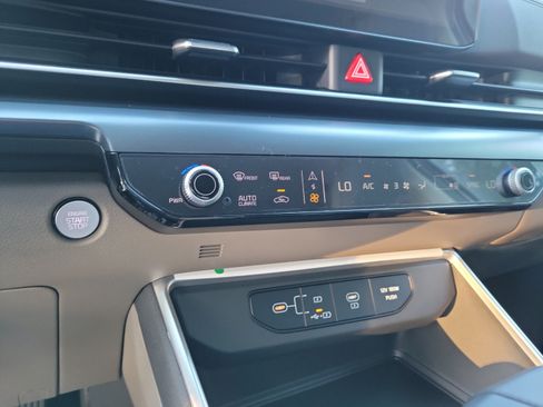 New 2027 Kia Carnival LX FWD image 17
