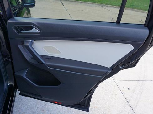 Used 2019 Volkswagen Tiguan SEL image 35