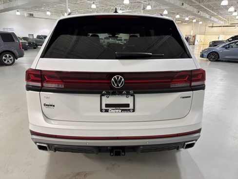 Certified 2026 Volkswagen Atlas Peak Edition image 7