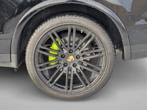 Used 2017 Porsche Cayenne S Platinum image 19