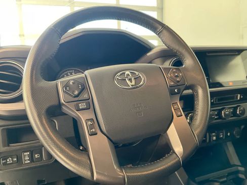 Used 2019 Toyota Tacoma TRD Off-Road AWD/4WD image 14