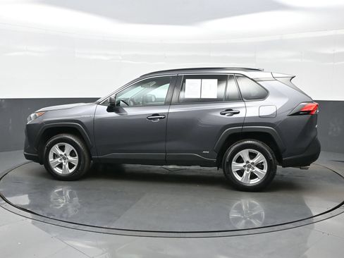 Used 2021 Toyota RAV4 LE AWD/4WD image 3